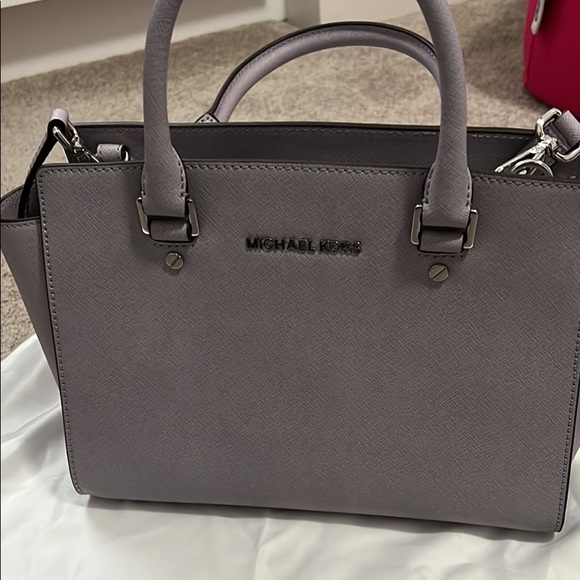 Michael Kors Voyageur Medium Tote Bag - Picture 1 of 4